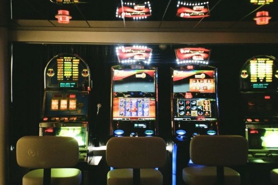Are weekends luckier for playing online slots?